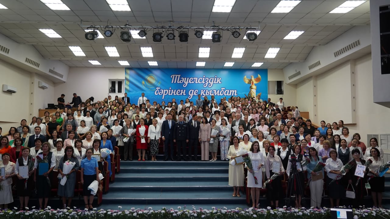 Көкшетау әкімі ұстаздарды жаңа оқу жылының басталуымен құттықтады