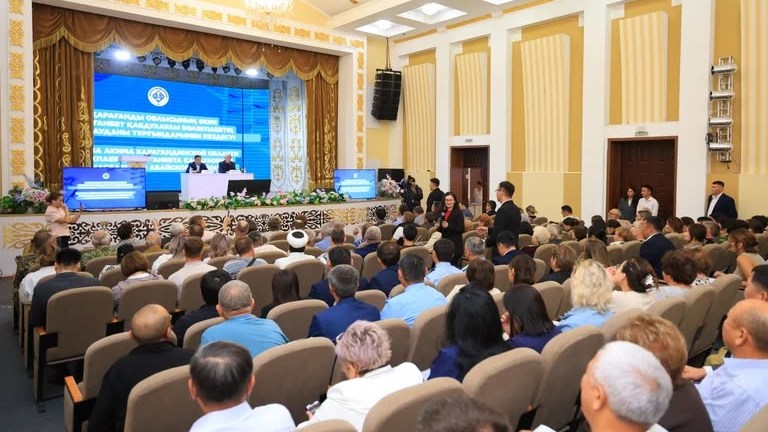 Ермағанбет Бөлекпаев Абай ауданының тұрғындарымен кездесті