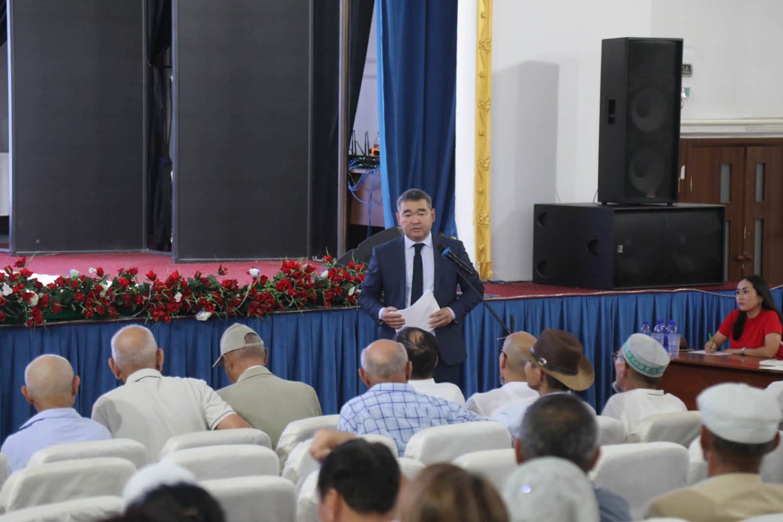 АРАЛ ҚАЛАСЫНЫҢ ӘКІМІ Р. ЖАНАЕВ КӨШЕ КОМИТЕТ ТӨРАҒАЛАРЫМЕН ЖӘНЕ ҚАЛА ТҰРҒЫНДАРЫМЕН КЕЗДЕСТІ