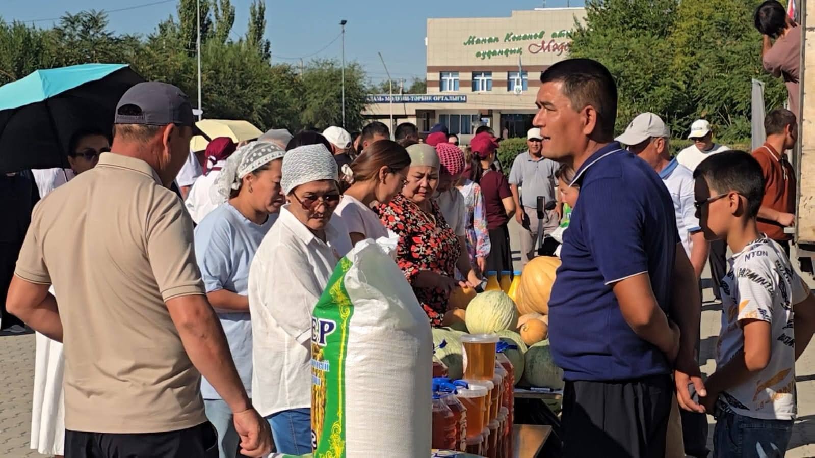 ЖАҢАҚОРҒАНДА ҚҰРЫЛТАЙ САЙЛАУЫ КҮНІ АЗЫҚ-ТҮЛІК ӨНІМДЕРІНІҢ ЖӘРМЕҢКЕСІ ӨТУДЕ