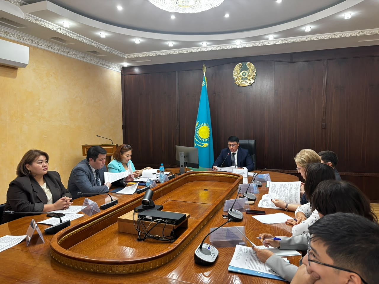 Департамент басшысы Т.Т. Ерманов әлеуметтік әріптестік жөніндегі үшжақты облыстық комиссияның отырысында сөз сөйледі