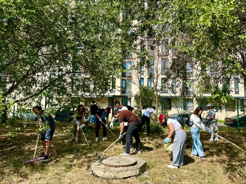 В АУЭЗОВСКОМ РАЙОНЕ БОЛЕЕ 600 ЧЕЛОВЕК ПРИНЯЛИ УЧАСТИЕ В СУББОТНИКЕ В РАМКАХ АКЦИИ «ТАЗА ЖАҒАЖАЙЛАР»