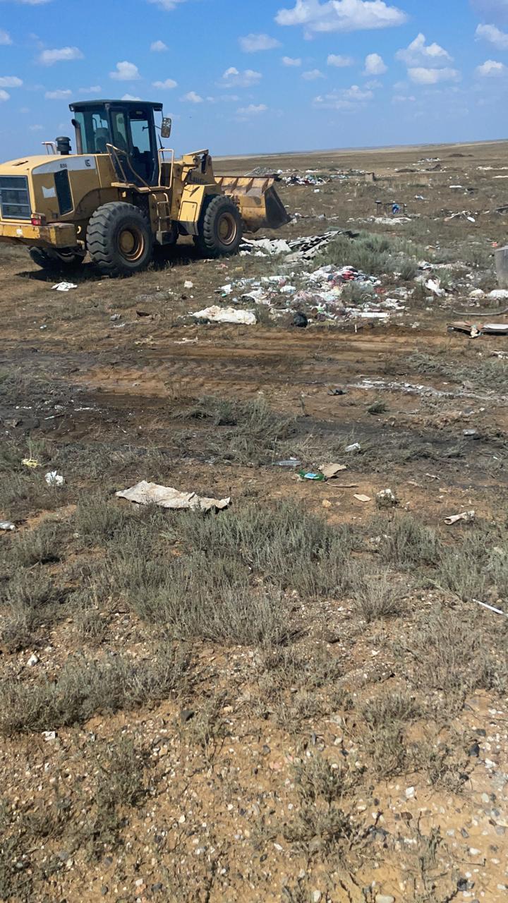 Отчистка мусора в селе.