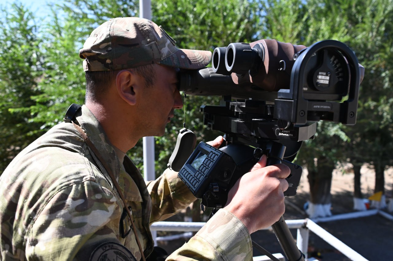 Tank crews of the Saryozek garrison demonstrated a high level of training.