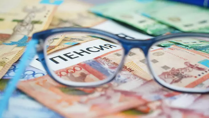 Казахстанцы теперь могут передать все пенсионные накопления частным компаниям