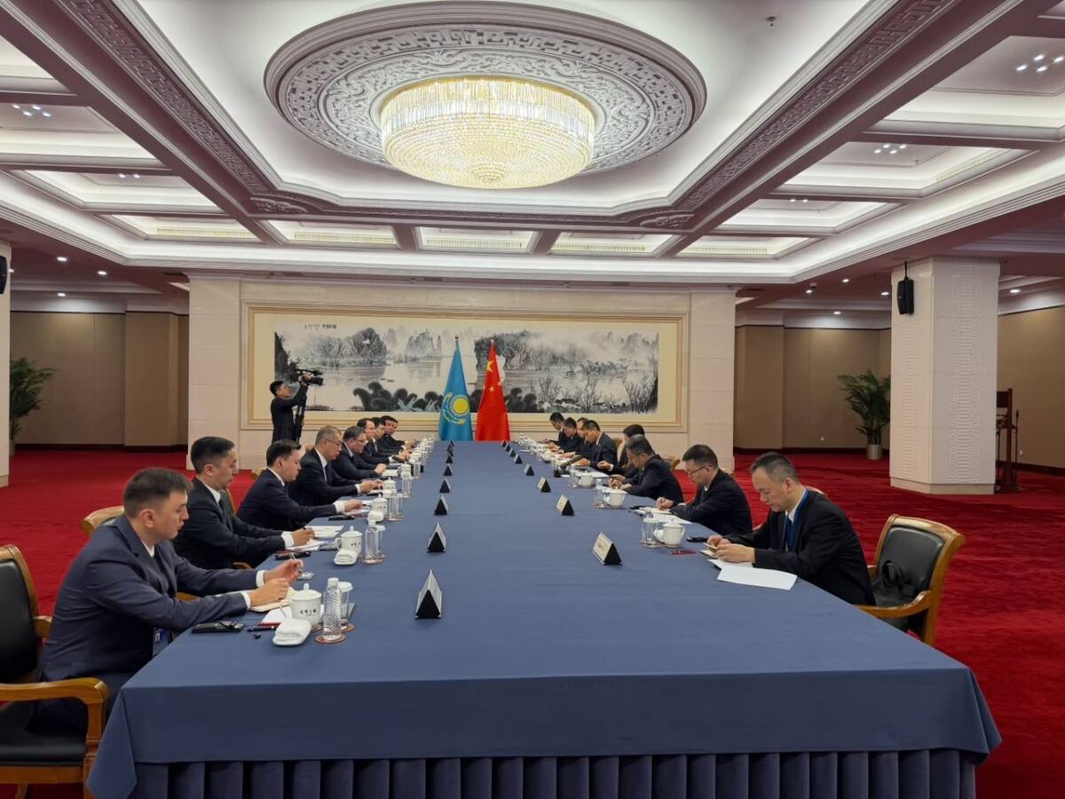Қазақстан мен Қытай өкілдерінің ресми келіссөздері.