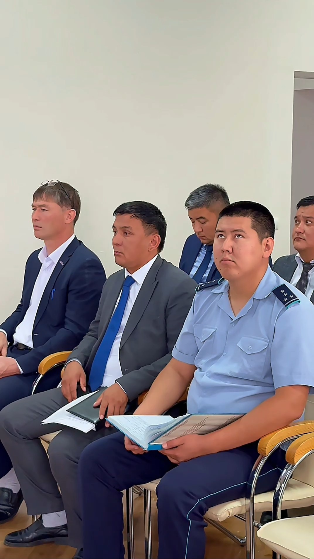 МӘРТӨК АУДАНЫНЫҢ ӘКІМІ МЕДЕТ ЫСҚАҚОВТЫҢ ТӨРАҒАЛЫҒЫМЕН АППАРАТТЫҚ ЖИЫН ӨТТІ