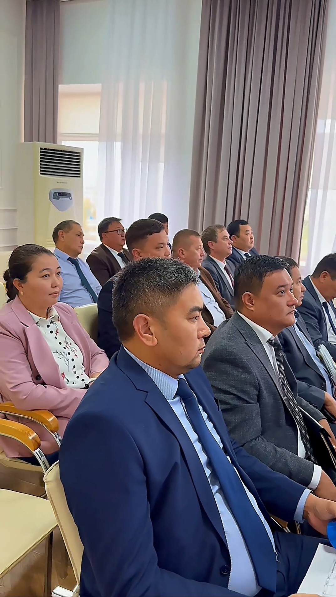 МӘРТӨК АУДАНЫНЫҢ ӘКІМІ МЕДЕТ ЫСҚАҚОВТЫҢ ТӨРАҒАЛЫҒЫМЕН АППАРАТТЫҚ ЖИЫН ӨТТІ