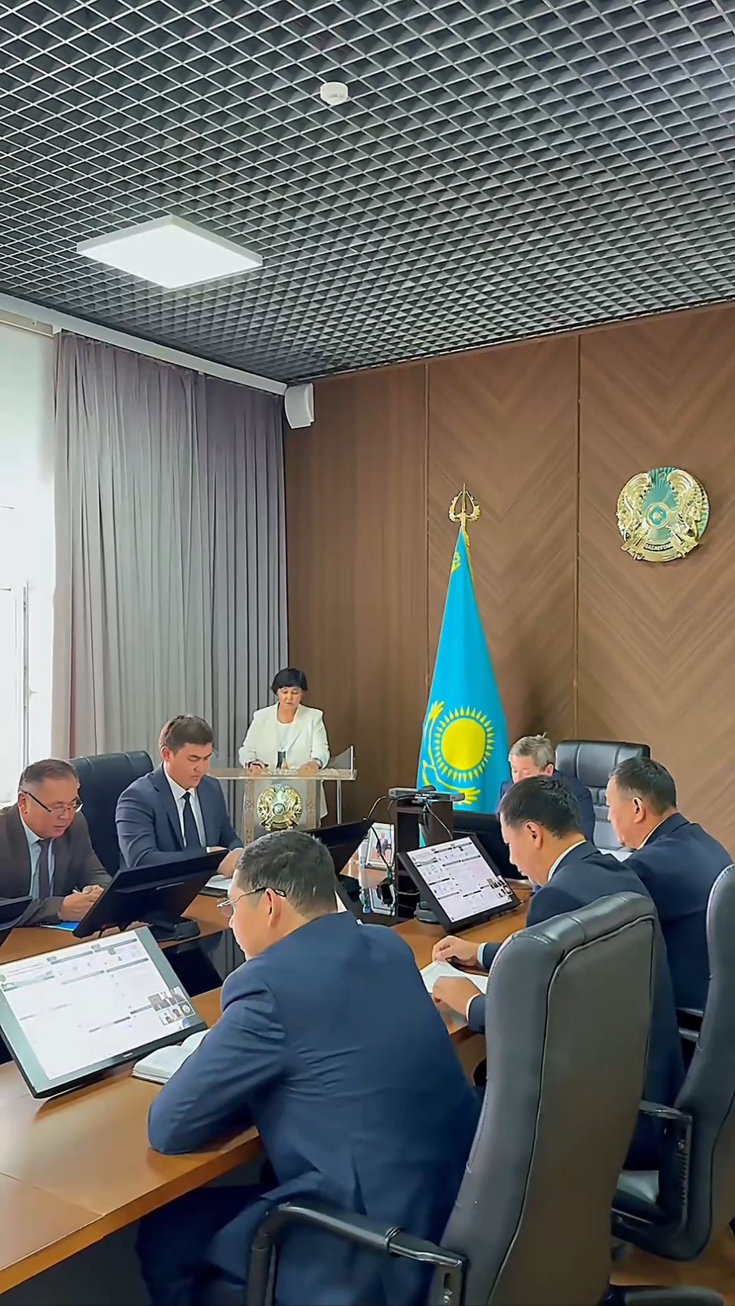 МӘРТӨК АУДАНЫНЫҢ ӘКІМІ МЕДЕТ ЫСҚАҚОВТЫҢ ТӨРАҒАЛЫҒЫМЕН АППАРАТТЫҚ ЖИЫН ӨТТІ