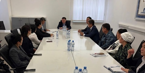Бизнес өкілдері мен мемлекеттік кірістер органдарының кездесуінде «КЕДЕН» жүйесіндегі жұмыс, тауарларды шығару мерзімдері, кедендік құнды айқындау және басқа да өзекті мәселелер талқыланды.