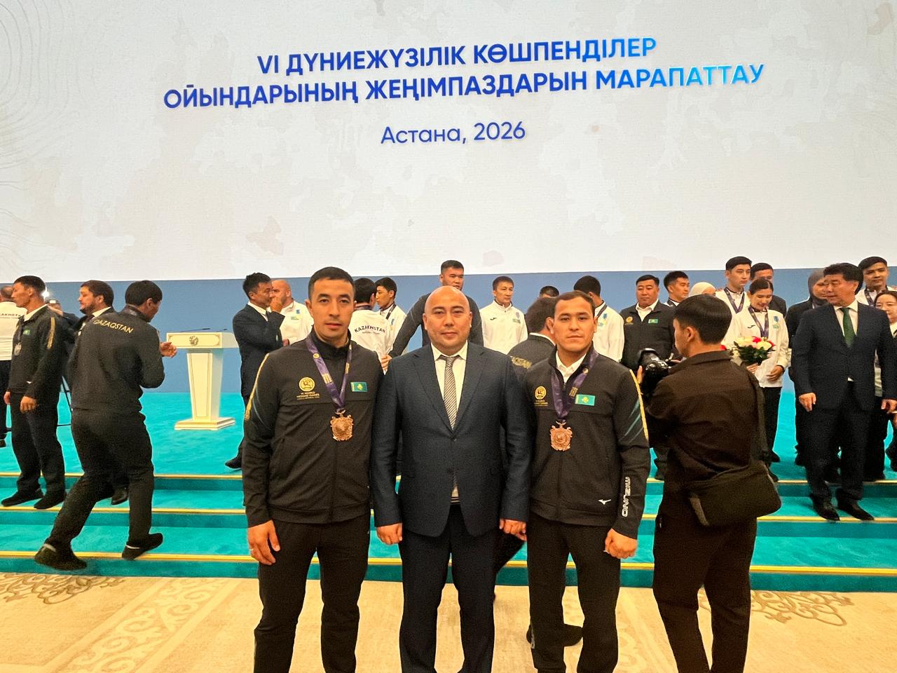 МЕМЛЕКЕТ БАСШЫСЫ ЖЕҢІМПАЗ СПОРТШЫЛАРДЫ ҚҰТТЫҚТАДЫ