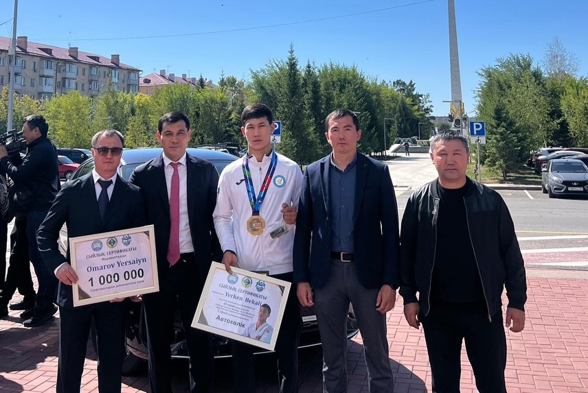 ЮНОМУ ЧЕМПИОНУ ОКАЗАЛИ ОСОБУЮ ЧЕСТЬ