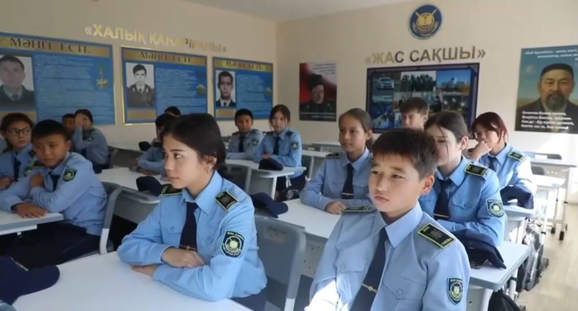 Астанада полицейлер жас сақшыларға құқықтық сауаттылық бойынша дәріс өтті