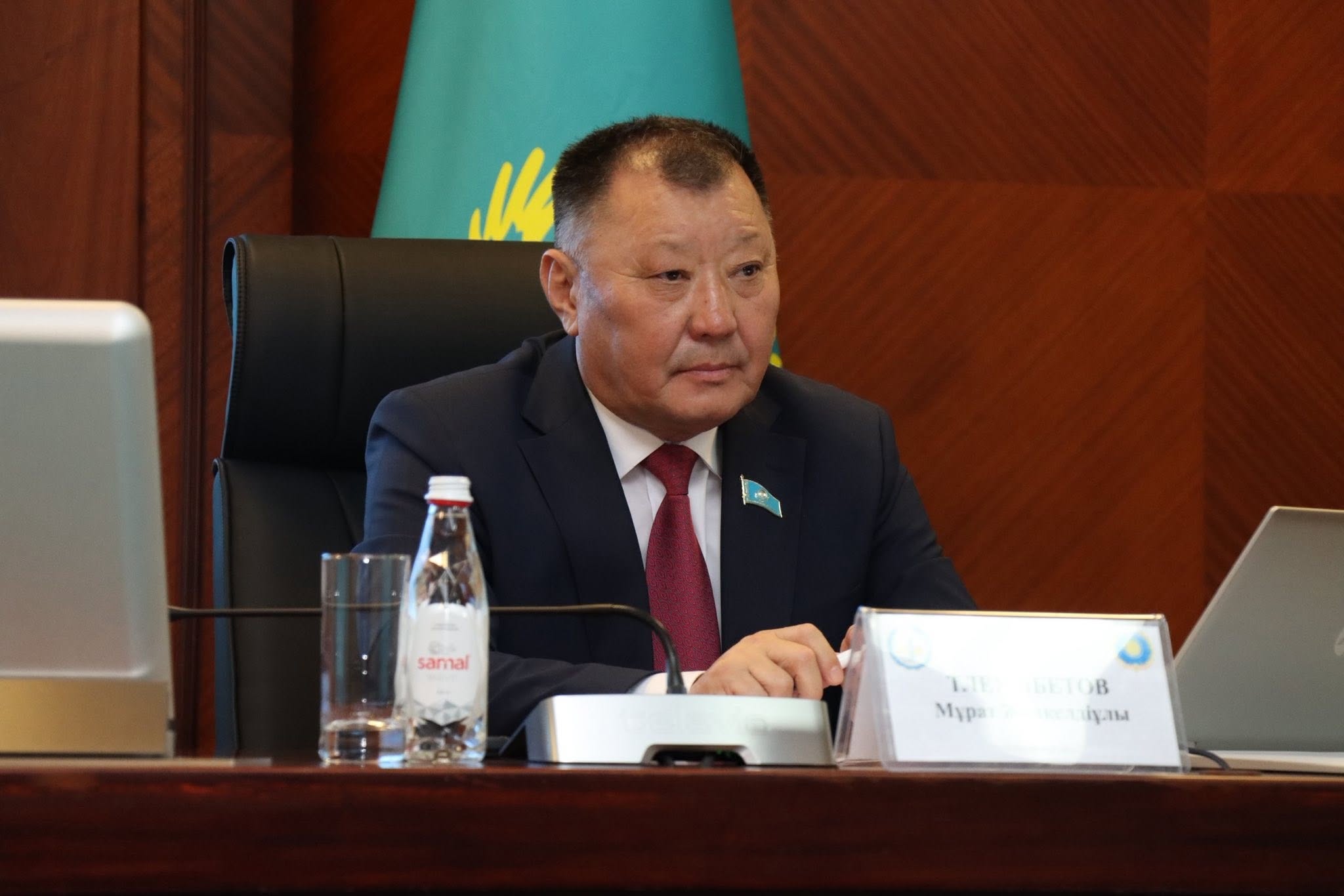 Облыстық мәслихат төрағасы тұрақты комиссияларының бірлескен отырысына қатысуда
