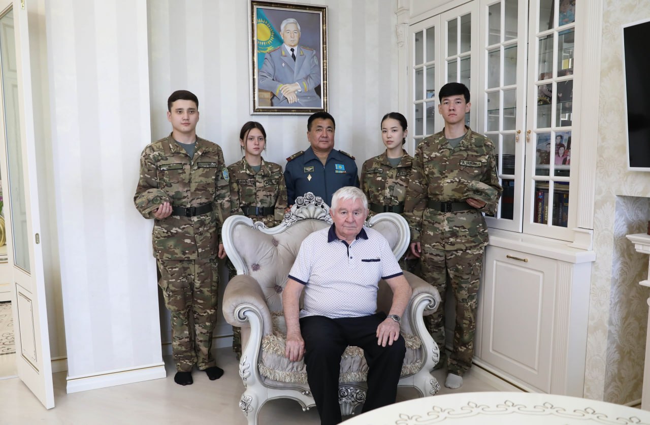 22 years "under armor": cadets of the military department met with a veteran tankman