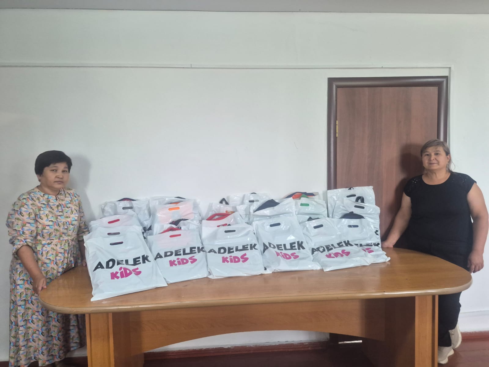 Жаңа оқу жылы қарсаңында Ақсу қаласының мешіті жамағаты дәстүрлі «Мектепке жол» республикалық қайырымдылық акциясына белсенді түрде қатысты