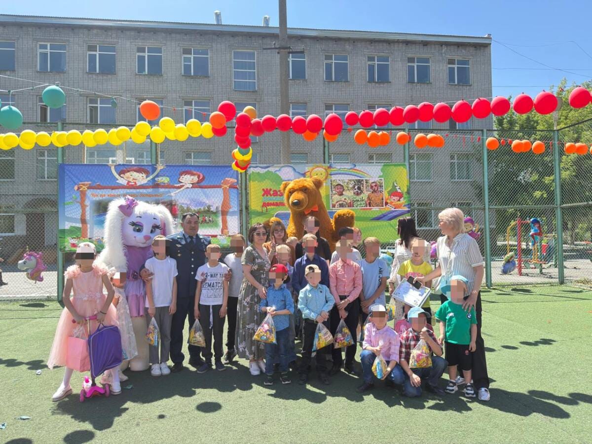 The staff of the secondary security institution of the Military educational Institution in the Abai region congratulated the pupils of the Child Support Center on the Children's Day.
