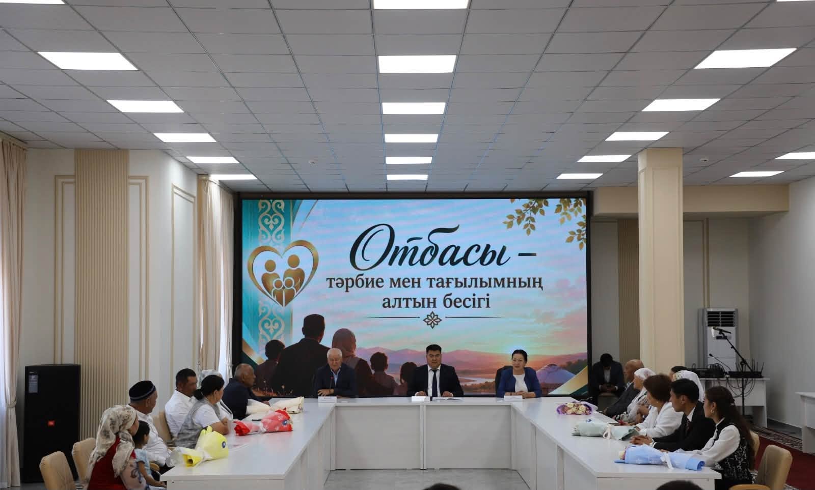Уделено внимание образцовым семьям