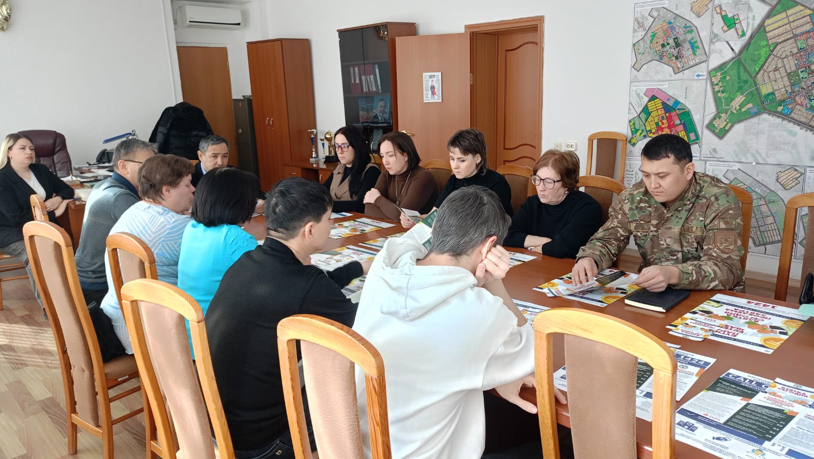 В ГУ «Аппарат акима поселка Шахан» проведено совещание с руководителями организации поселка по информационно – разъяснительным мероприятиям антикоррупционной направленности