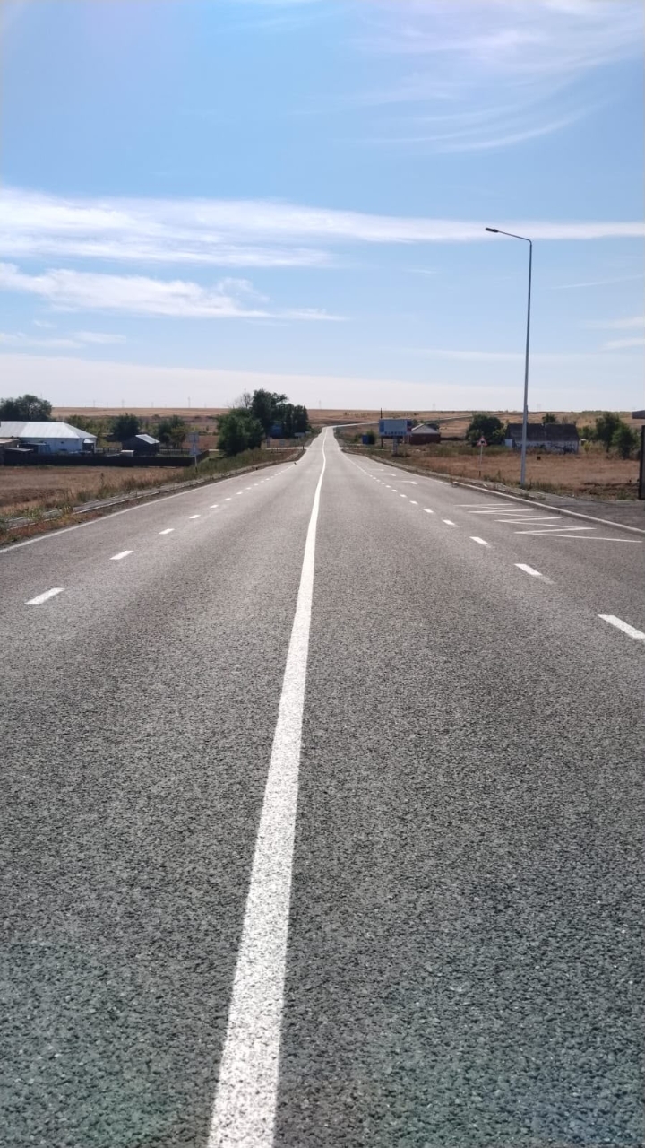 Облыстық маңызы бар автомобиль жолдарында жол қауіпсіздігін сақтау мақсатында жол жиегіндегі шөптерді шабу  жұмыстары жүргізілуде