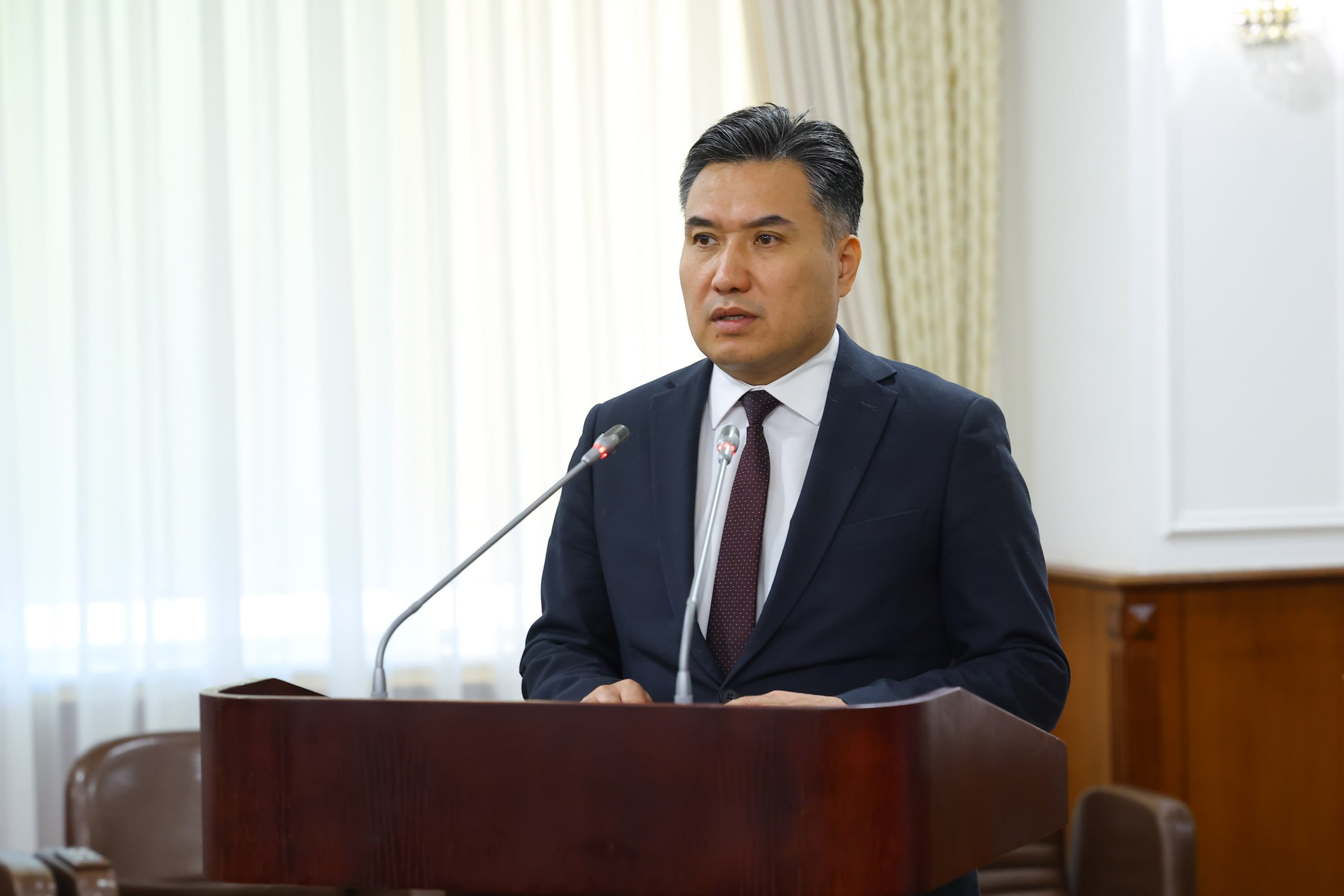 Еңбек және халықты әлеуметтік қорғау министрі Асқарбек Ертаев азаматтарға әлеуметтік көмек пен жеңілдіктер көрсету мәселесі бойынша баяндама жасады