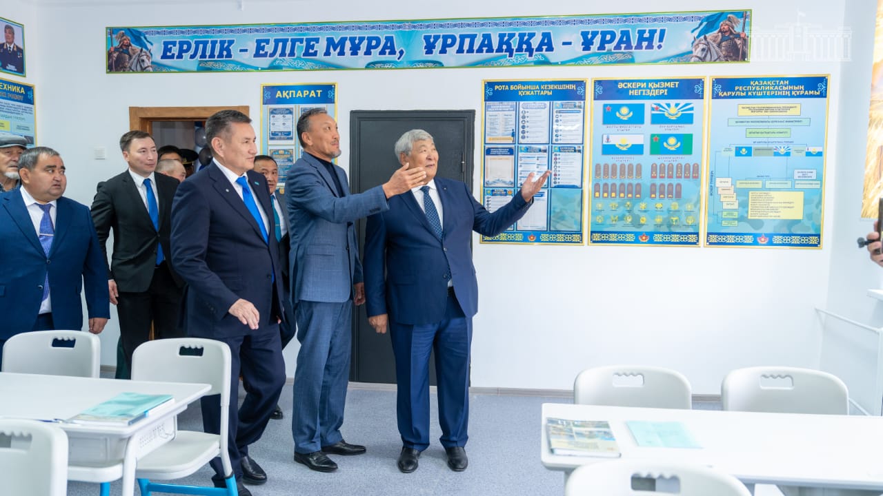 ШҚО-дағы мектепте ғарышкер Тоқтар Әубәкіровтің қатысуымен оның атымен аталатын АӘД кабинеті ашылды