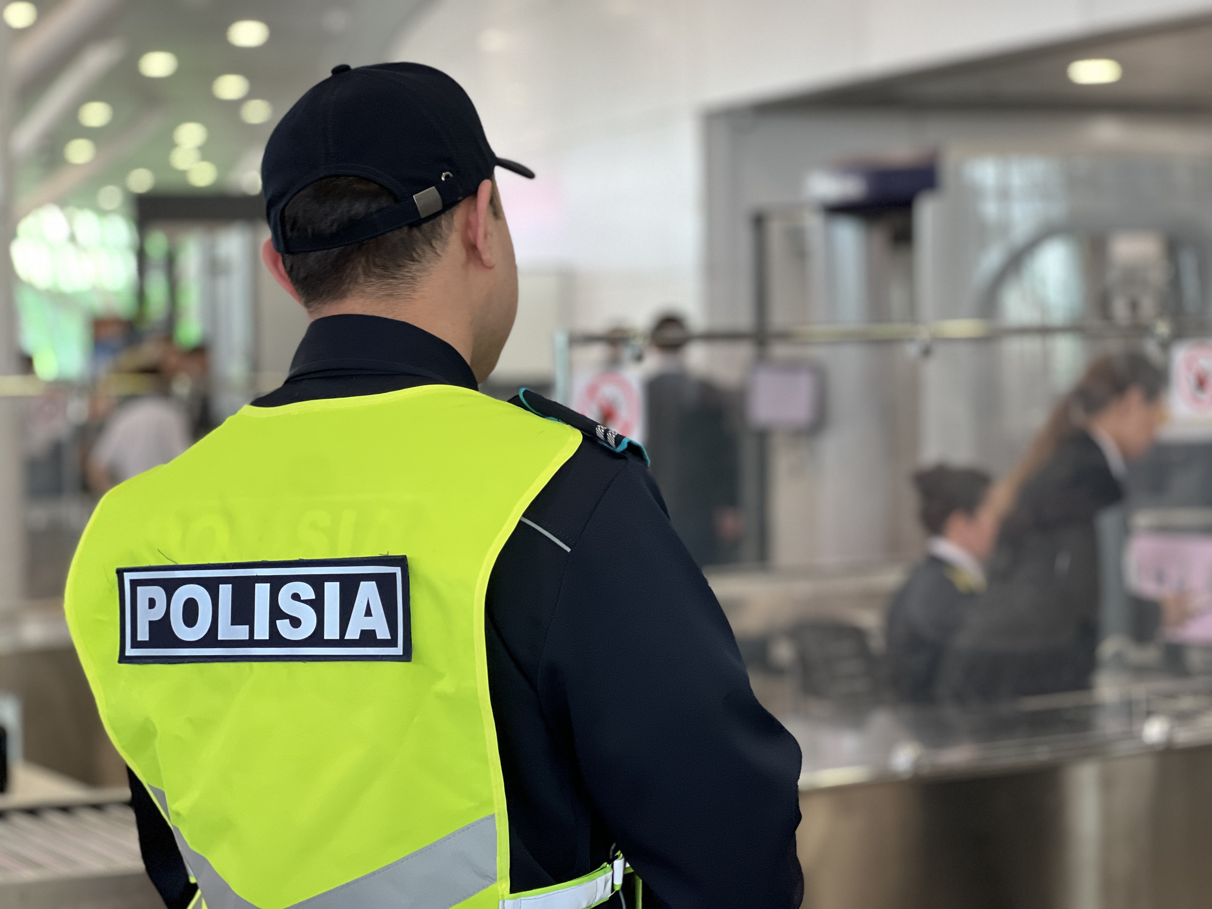 Сәтсіз әзіл жолаушыны 5 тәулікке қамауға алуға әкелді – Көліктегі ПД