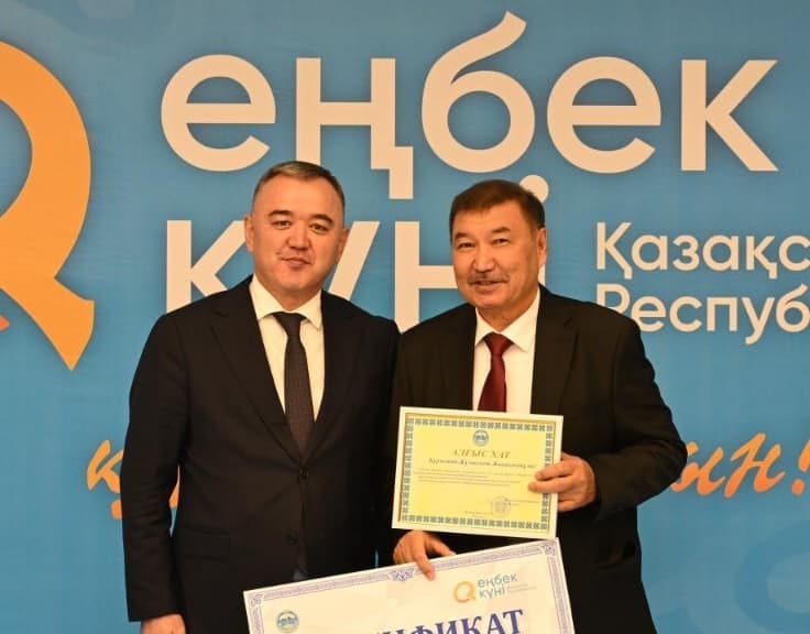 Өңір басшысының атынан жиналған көпшілікті облыс әкімінің орынбасары Марлен Көлбаев құттықтады
