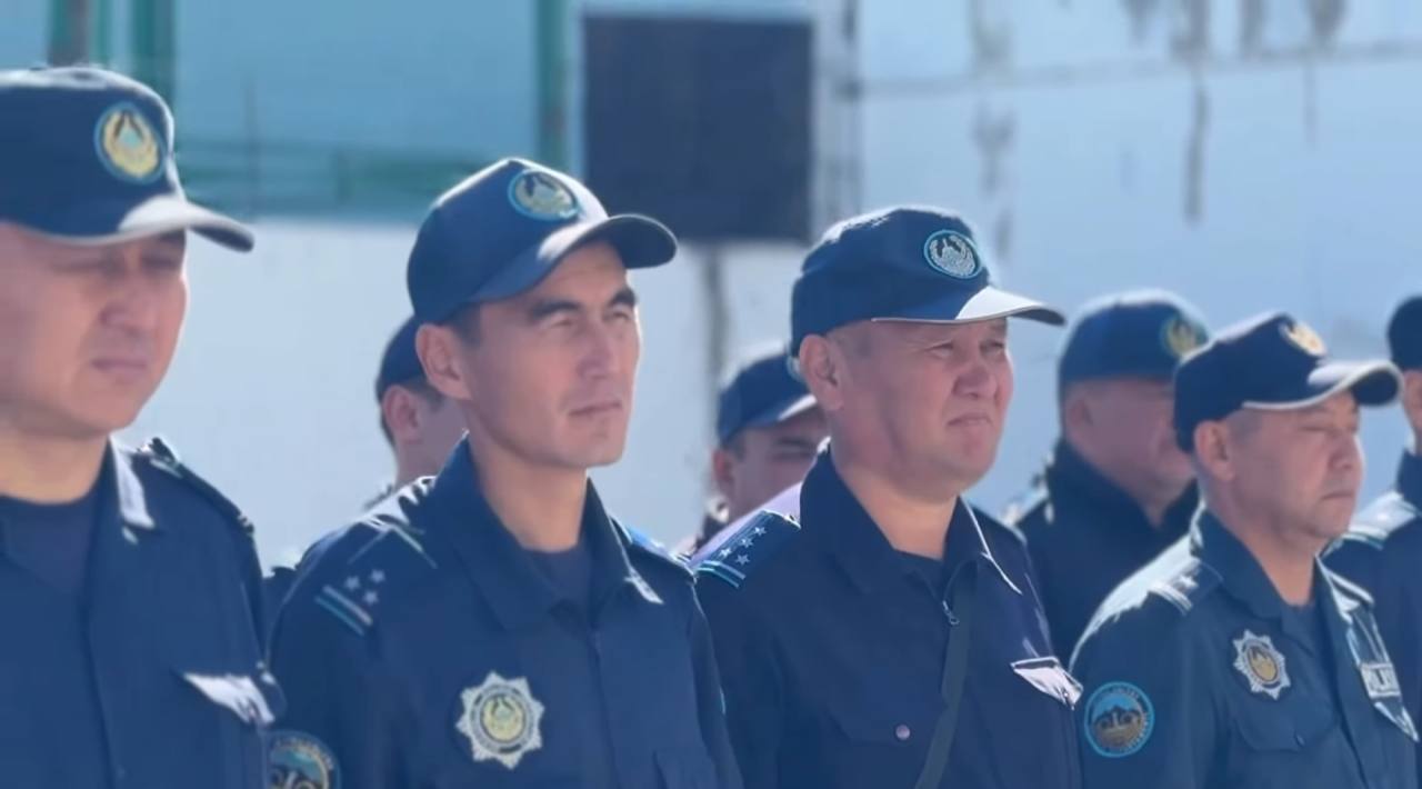 сотрудники полиции совместно с волонтёрами и представителями общественности провели профилактическую акцию, направленную на выявление и ликвидацию надписей, содержащих незаконную рекламу наркотических средств.