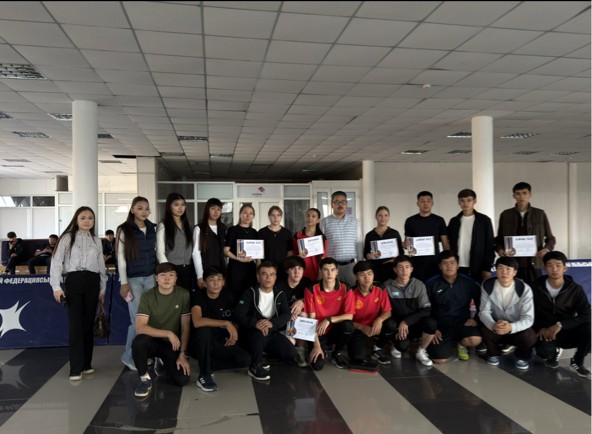 On September 25, a team table tennis tournament was held for students.