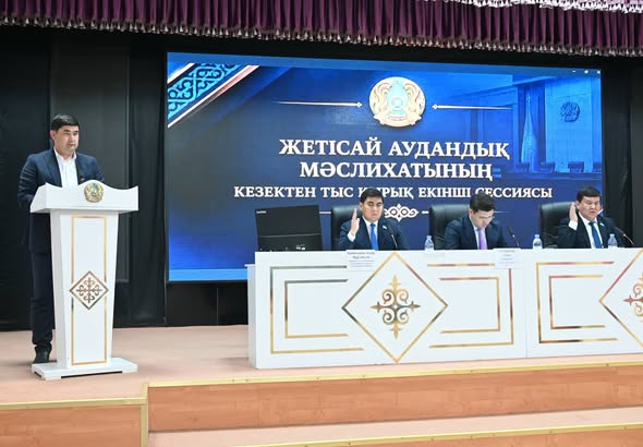НА ВНЕОЧЕРЕДНОЙ СЕССИИ МАСЛИХАТА РАССМОТРЕНЫ ВАЖНЫЕ ВОПРОСЫ