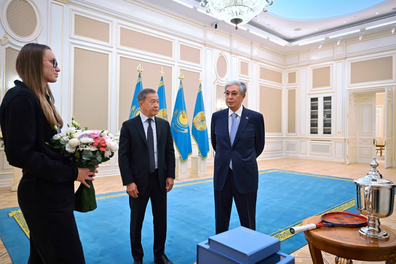 Қазақстан Президентінің ресми қабылдауында спортшыны құттықтау рәсімі.