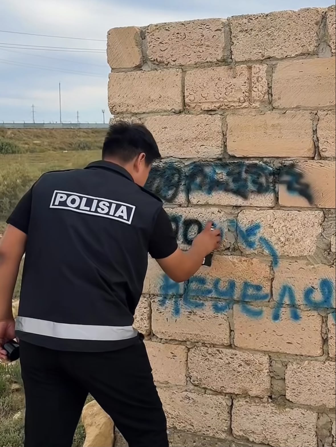 Полиция қызметкерлері мен қоғамдық көмекшілер заңсыз граффитилердің таралуына жол бермеу, қоғамдық орындардың тазалығы мен көркін сақтау бағытында түсіндіру жұмыстарын да жүргізуде.