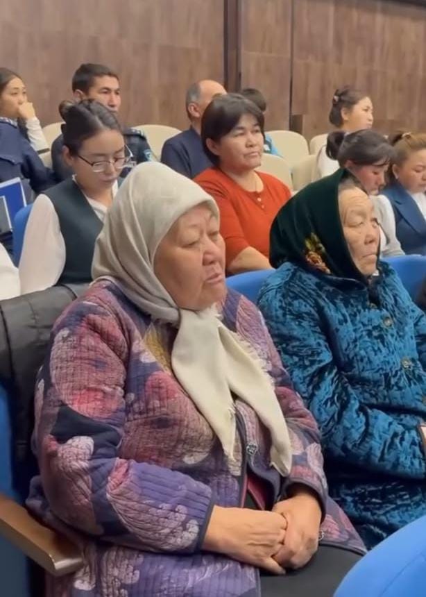 Көктөбе ауылдық округі әкімінің Алмалы ауылының тұрғындарымен кездесуі.   2026 жылғы 29 қыркүйекте Көктөбе ауылдық округі әкімінің Алмалы ауылы тұрғындарымен кездесуі өтті. Кездесу барысында тұрғындар өздерін толғандырған сұрақтарын қойып, ауылды абаттандыру, инфрақұрылым және оны одан әрі дамытуға қатысты ұсыныстары мен өзекті мәселелерін жеткізді. Барлық сұрақтар бойынша тиісті түсіндірмелер беріліп, жекелеген мәселелер бақылауға алынды.