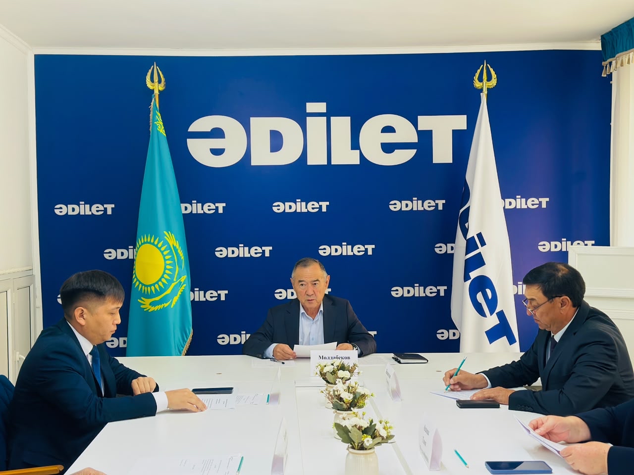 ҚОҒАМДЫҚ КЕҢЕСТІҢ КЕЗЕКТІ ОТЫРЫСЫНДА ӨЗЕКТІ МӘСЕЛЕЛЕР ҚАРАЛДЫ