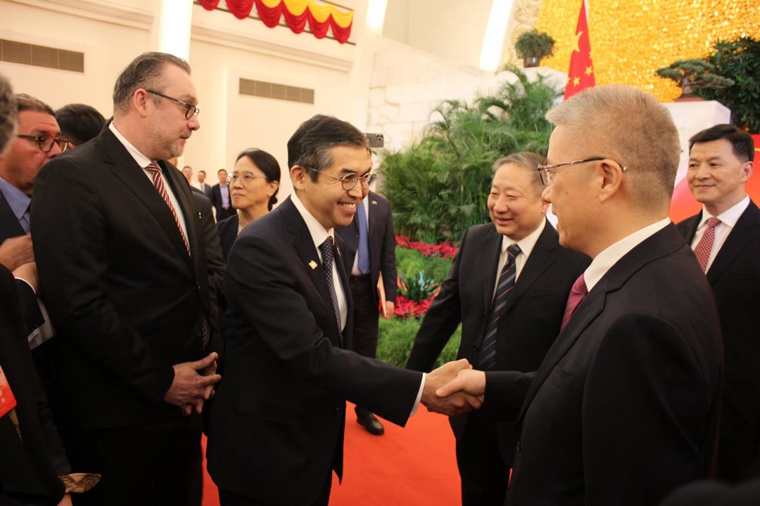 The Consul General of Kazakhstan congratulated the newly elected Mayor of Shanghai on his appointment