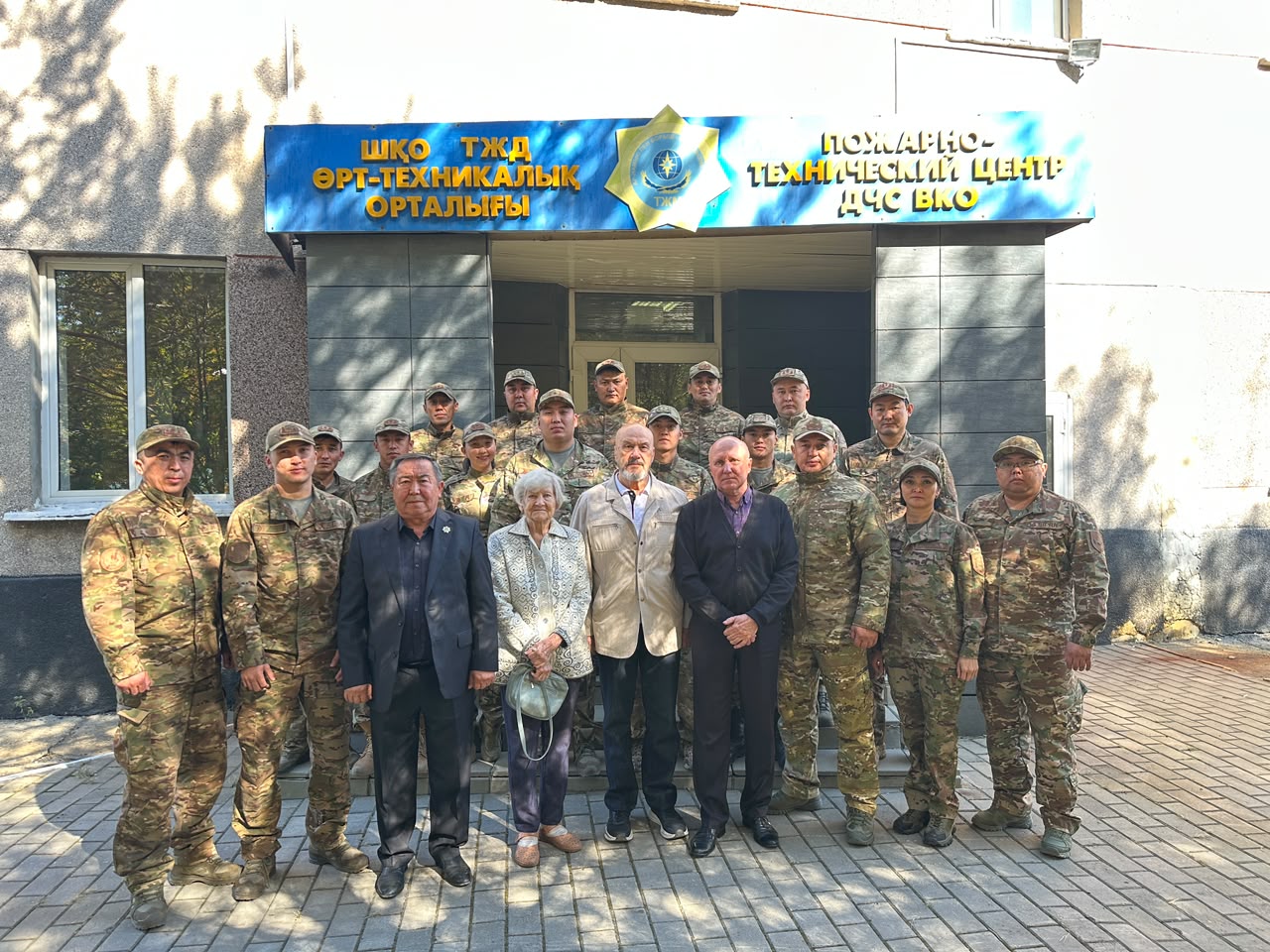 В день пожилого человека спасатели ДЧС ВКО организовали  встречу с ветеранами службы