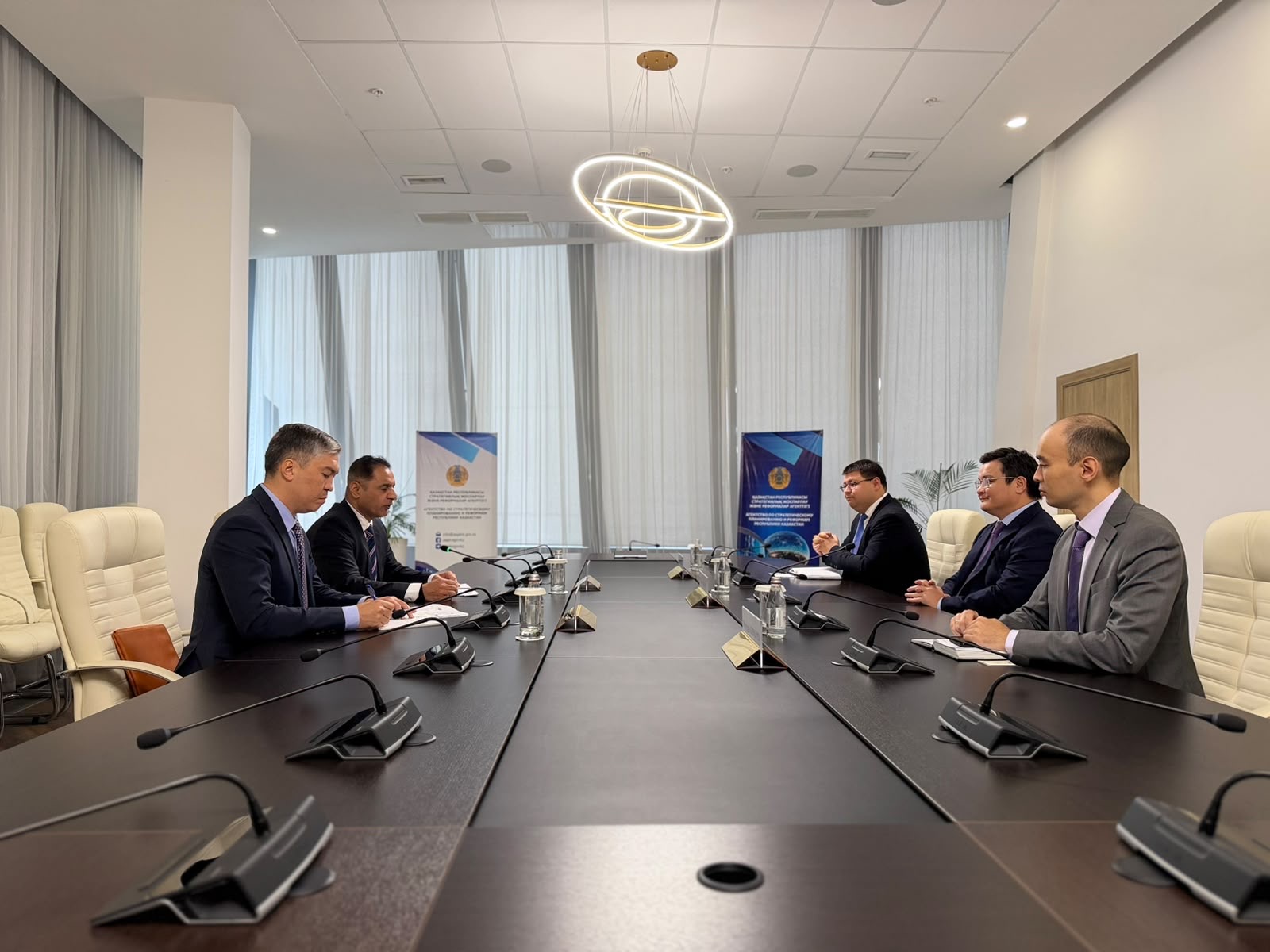 СЖРА мен ИДБ серіктестікті кеңейтуде: инфрақұрылым, жеке сектор және жасанды интеллект