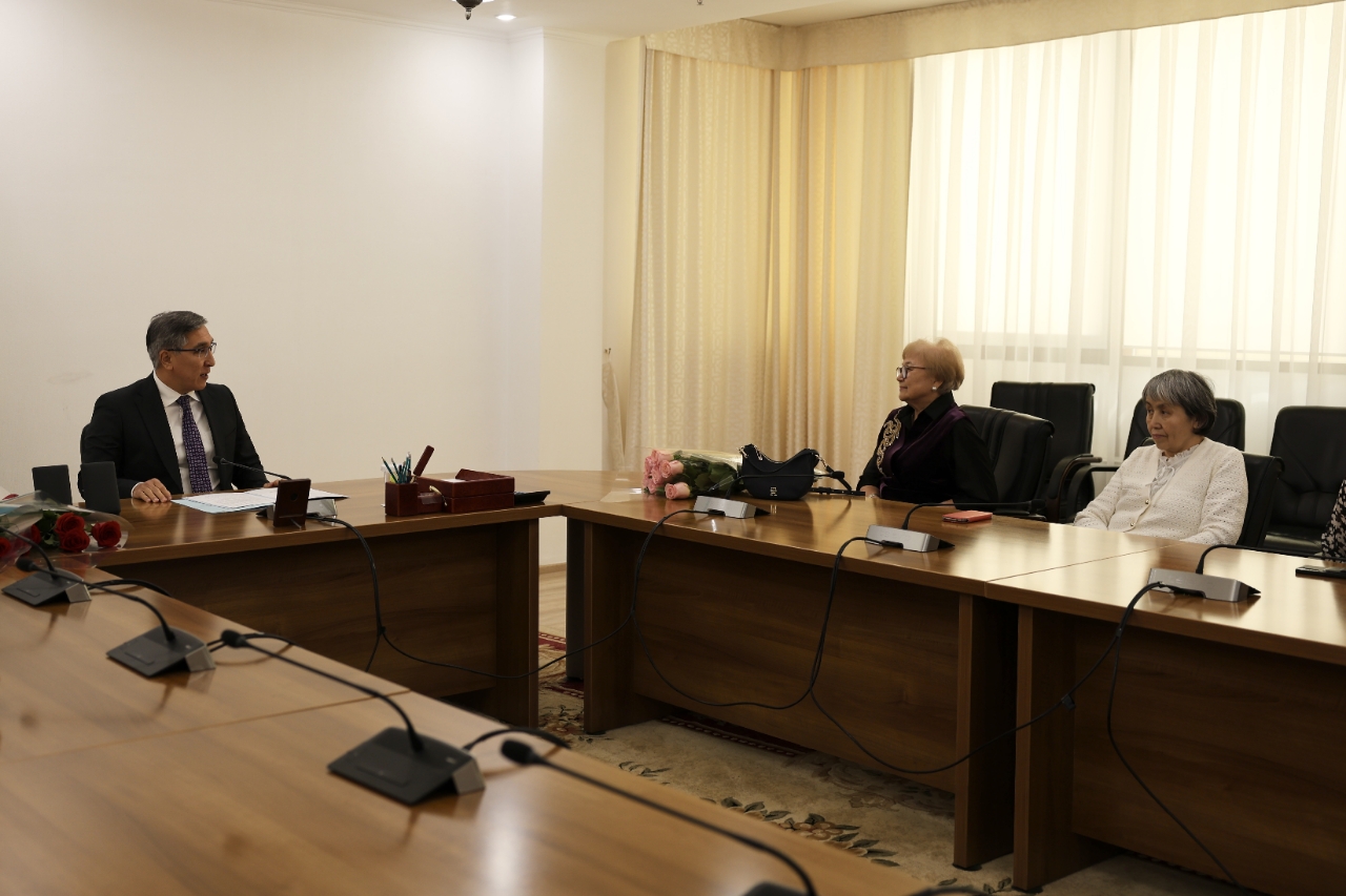 К трудовым вершинам: в Миннацэкономики чествовали ветеранов отрасли