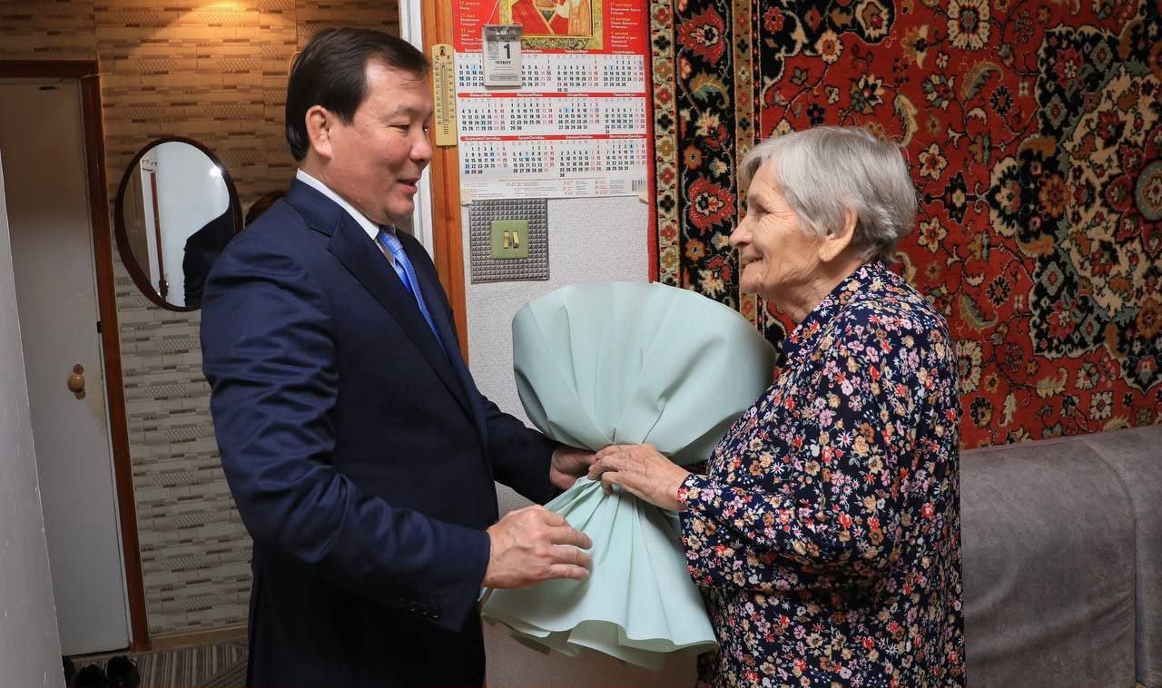Ақтөбе облысының әкімі Асхат Шахаровтың Қарттар күніне арналған жазбасы