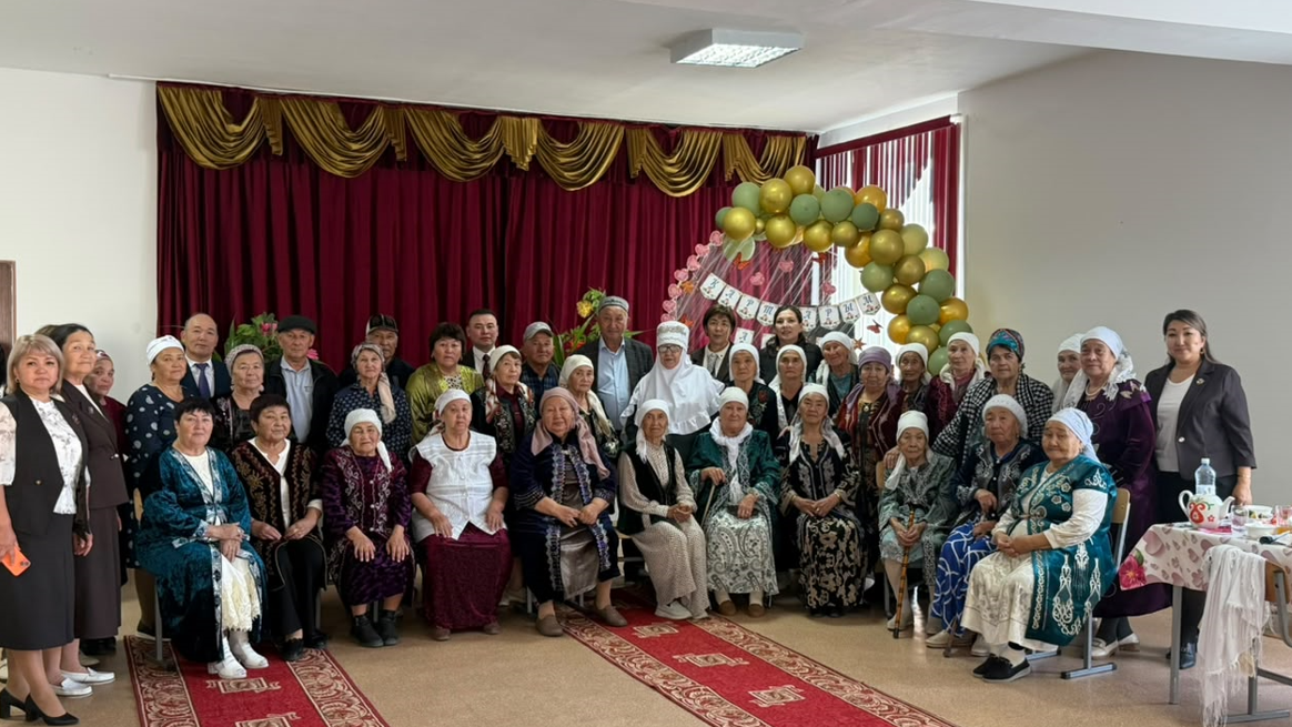 В нашей деревне отмечался Международный день пожилых людей.