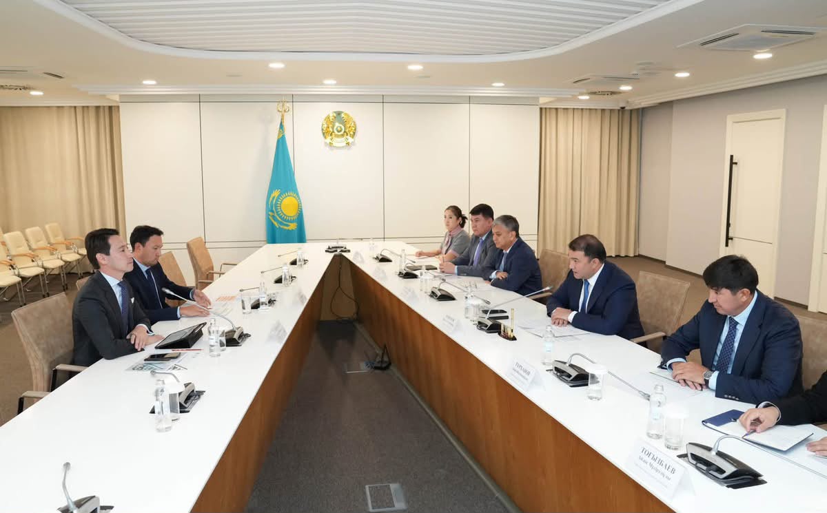 ТҮРКІСТАН ОБЛЫСЫНЫҢ ӘКІМІ «ҚАЗАҚСТАН ТҰРҒЫН ҮЙ КОМПАНИЯСЫ» АҚ БАСҚАРМА ТӨРАҒАСЫМЕН КЕЗДЕСТІ