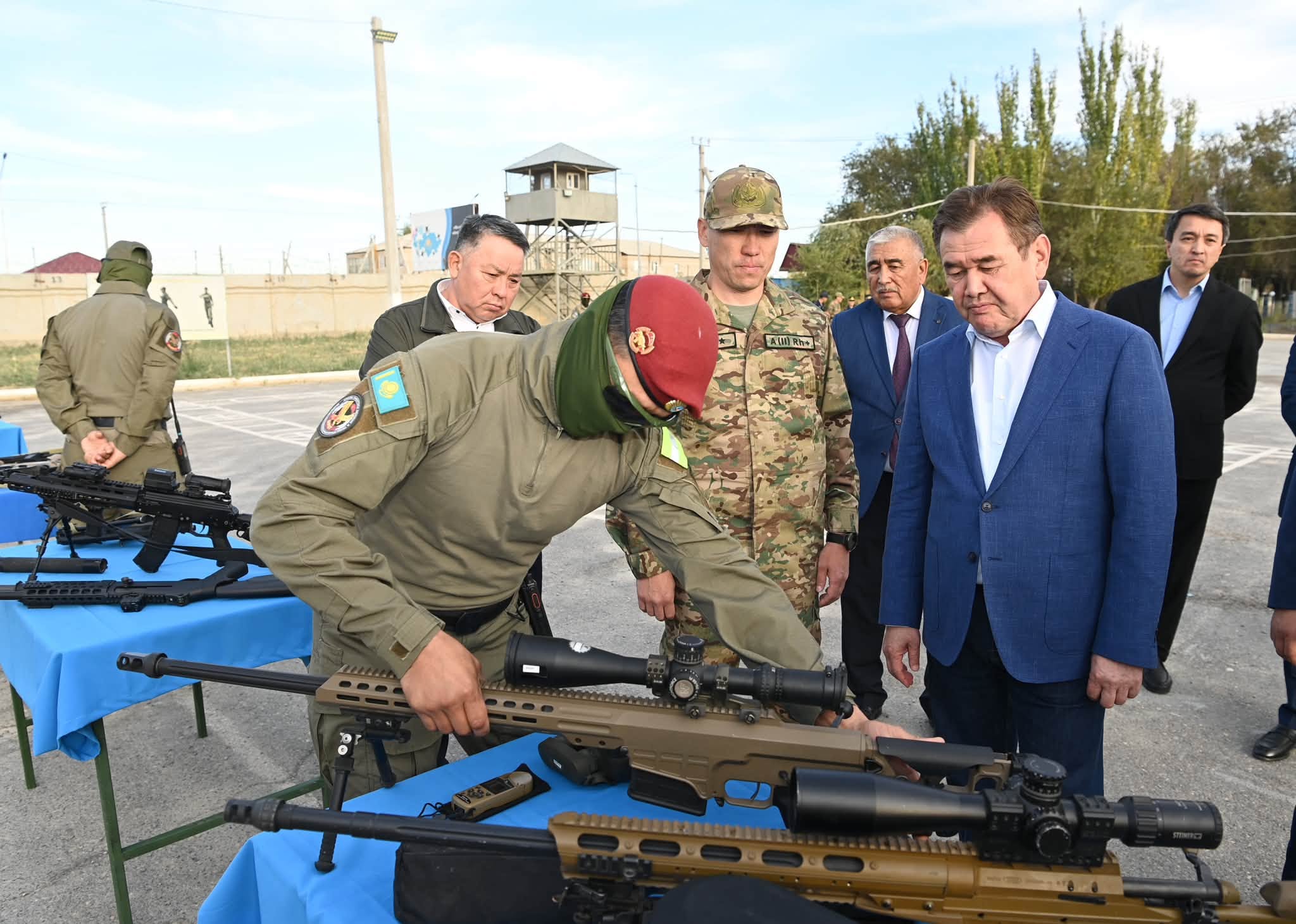 АЙМАҚ БАСШЫСЫ ҚЫЗЫЛОРДА ГАРНИЗОНЫНДАҒЫ ӘСКЕРИ БӨЛІМДЕРДІҢ ЖҰМЫСЫМЕН ТАНЫСТЫ