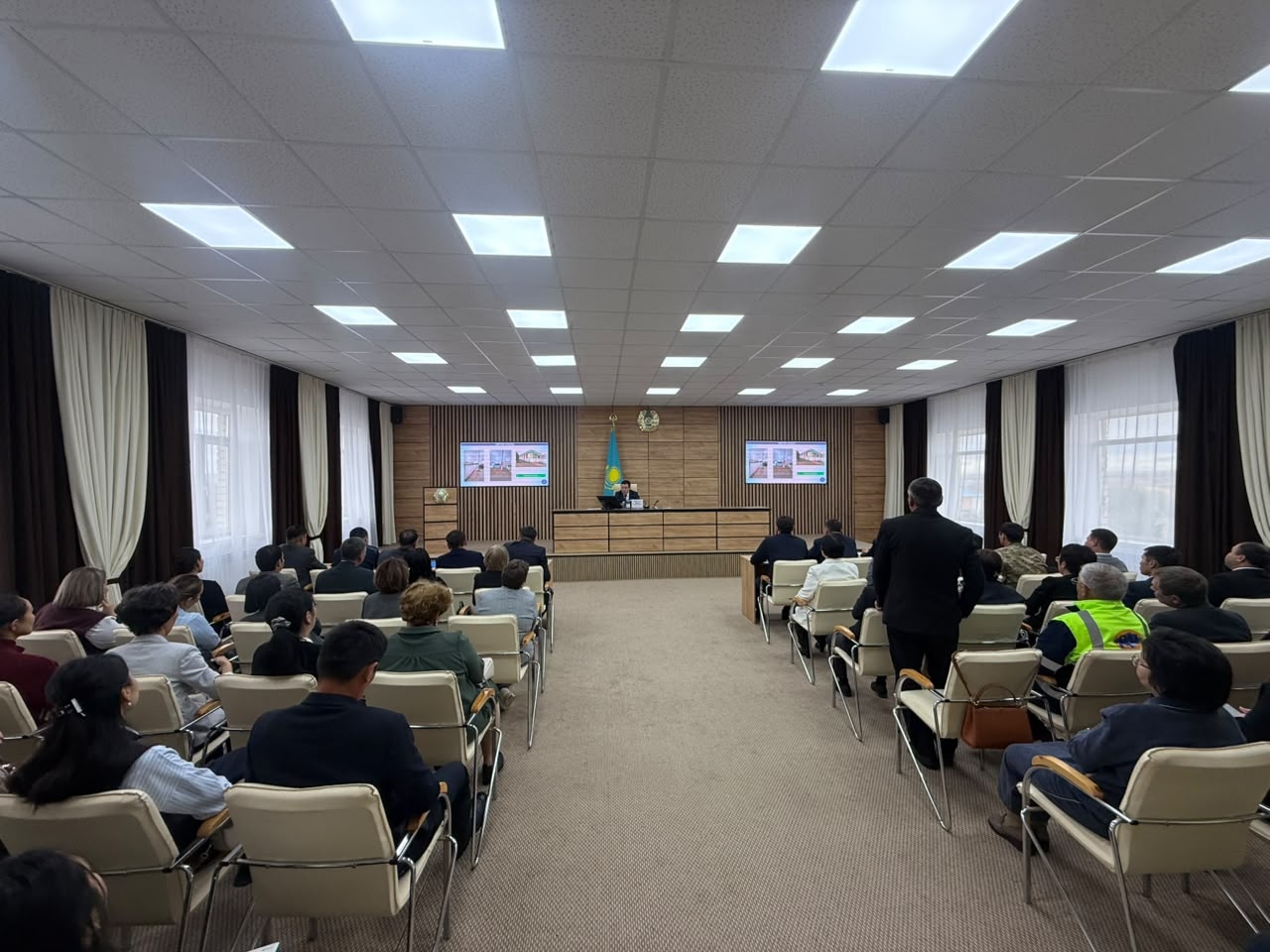 🔹 АУДАН ӘКІМІНІҢ ТӨРАҒАЛЫҒЫМЕН АППАРАТТЫҚ ЖИЫН ӨТТІ