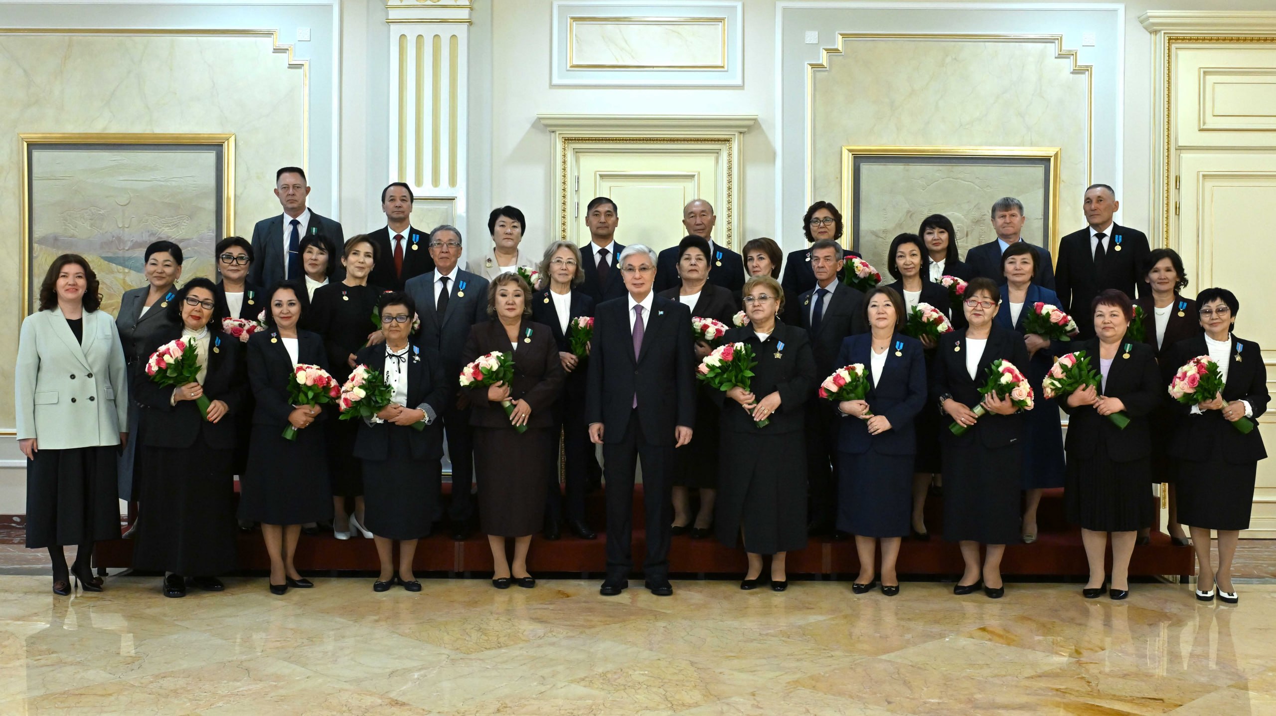 Мемлекет басшысы мұғалімдерді кәсіби мерекесімен құттықтады