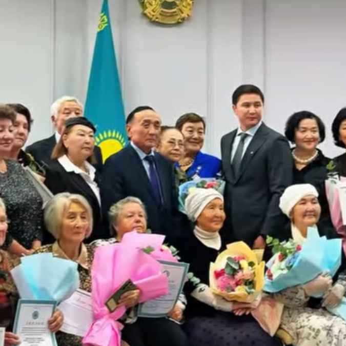 Сарыарқа ауданының белсенді аға буын өкілдерін мерекемен құттықтады