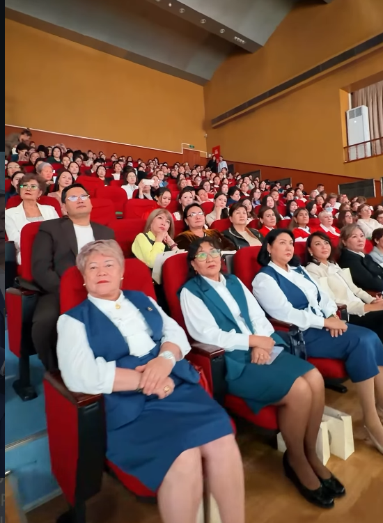 Алмалы ауданында Мұғалімдер күні аталып өтті
