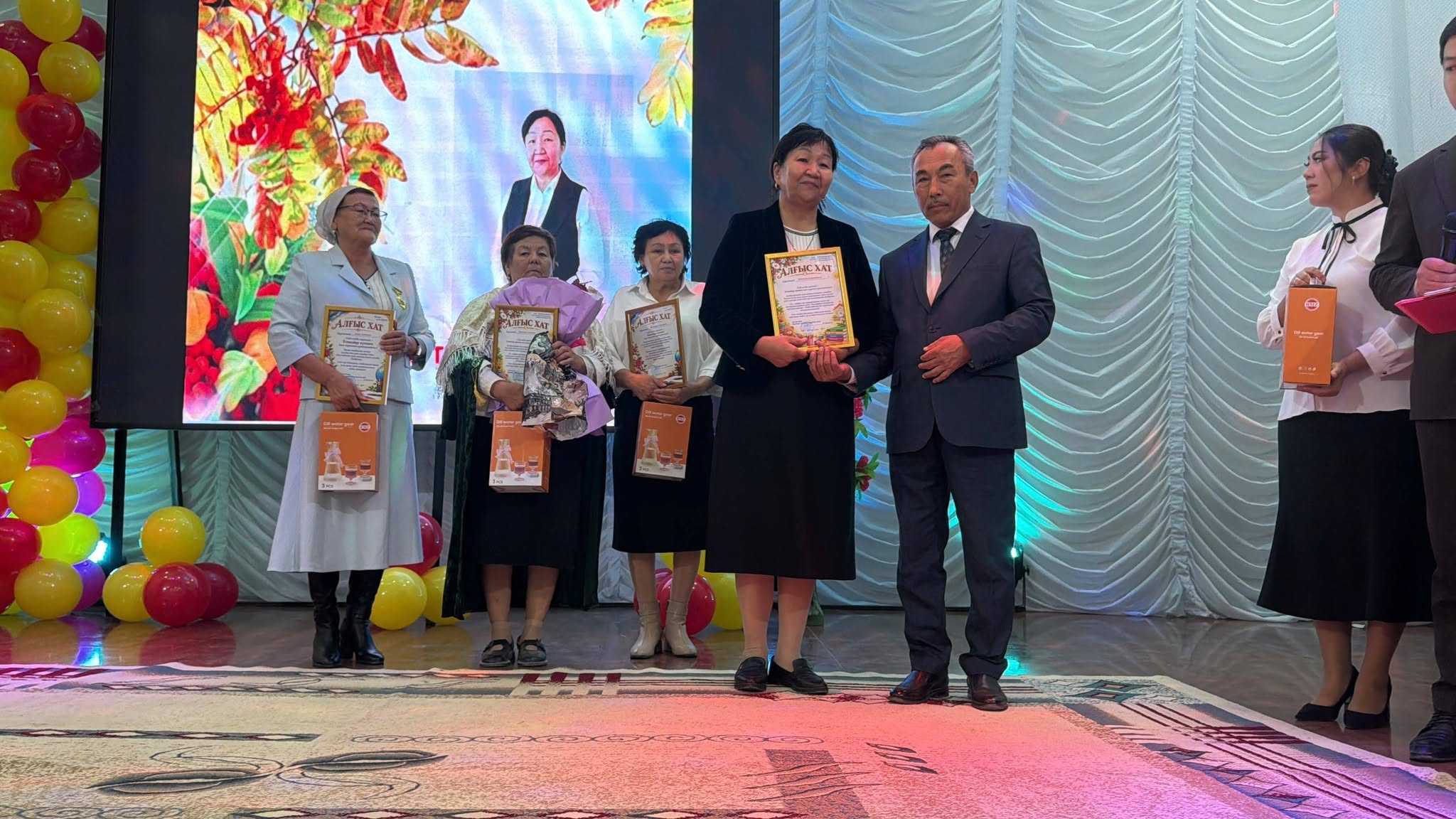 МЕЙІРІМ МЕН БІЛІМНІҢ БИІК ШЫҢЫ – ҰСТАЗ!