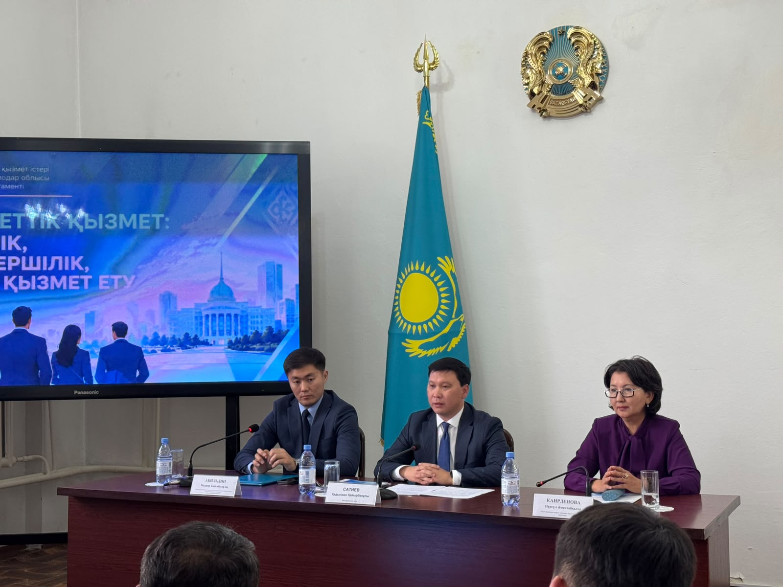 Май ауданында Мемлекеттік қызмет істері агенттігі департаменті өкілдерінің жұмыс сапары өтті