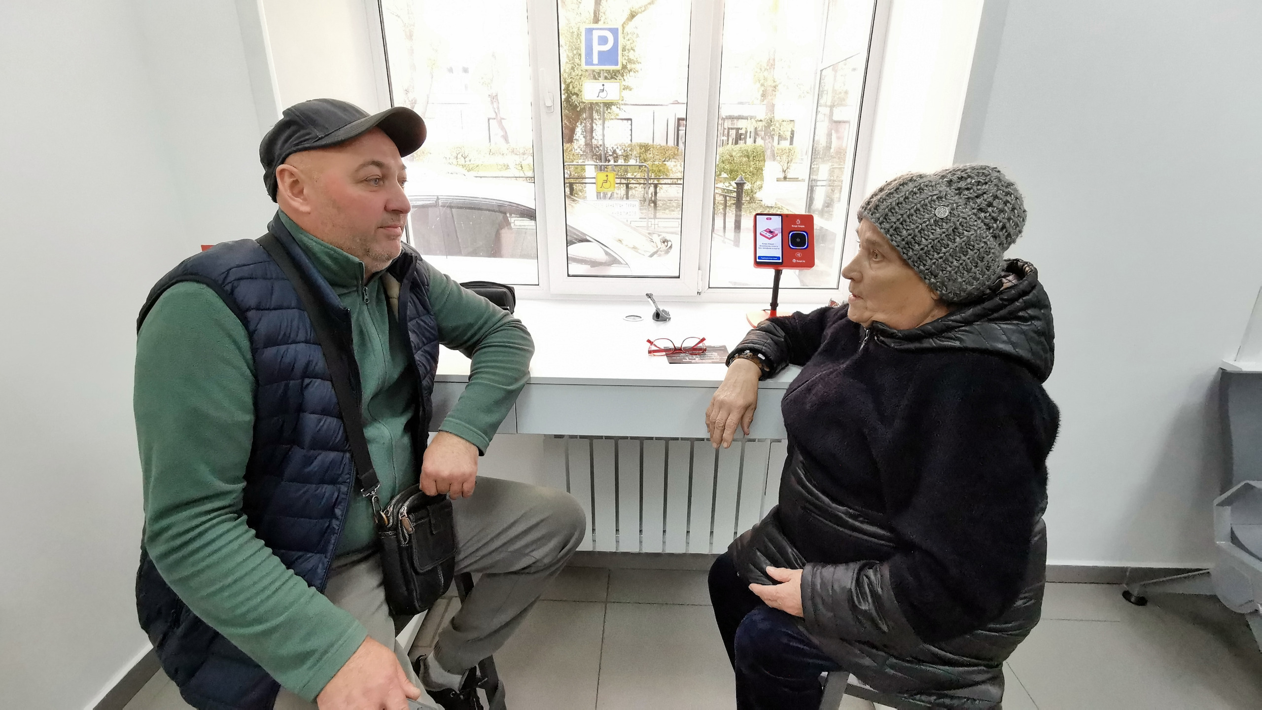 Такси жүргізушісі СҚО полицейлеріне зейнеткерді алаяқтардан қорғауға көмектесті